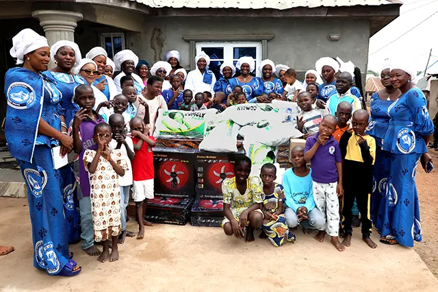 Abuja NOWA Zonal Director, Mrs Loveleen Lassa and some NOWA members in a group photograph with officials and children of Marvelous Anricia Orphanage and Less Privileged Home, Dei-dei, Abuja